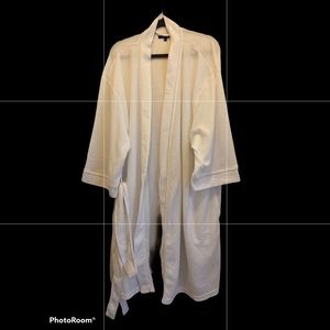 White Lightweight Robe 3x / 4x